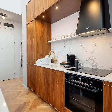 Skyline Penthouse - New Building - Parking Apartment