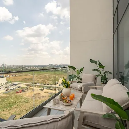 Skyline Penthouse - New Building - Parking Apartment
